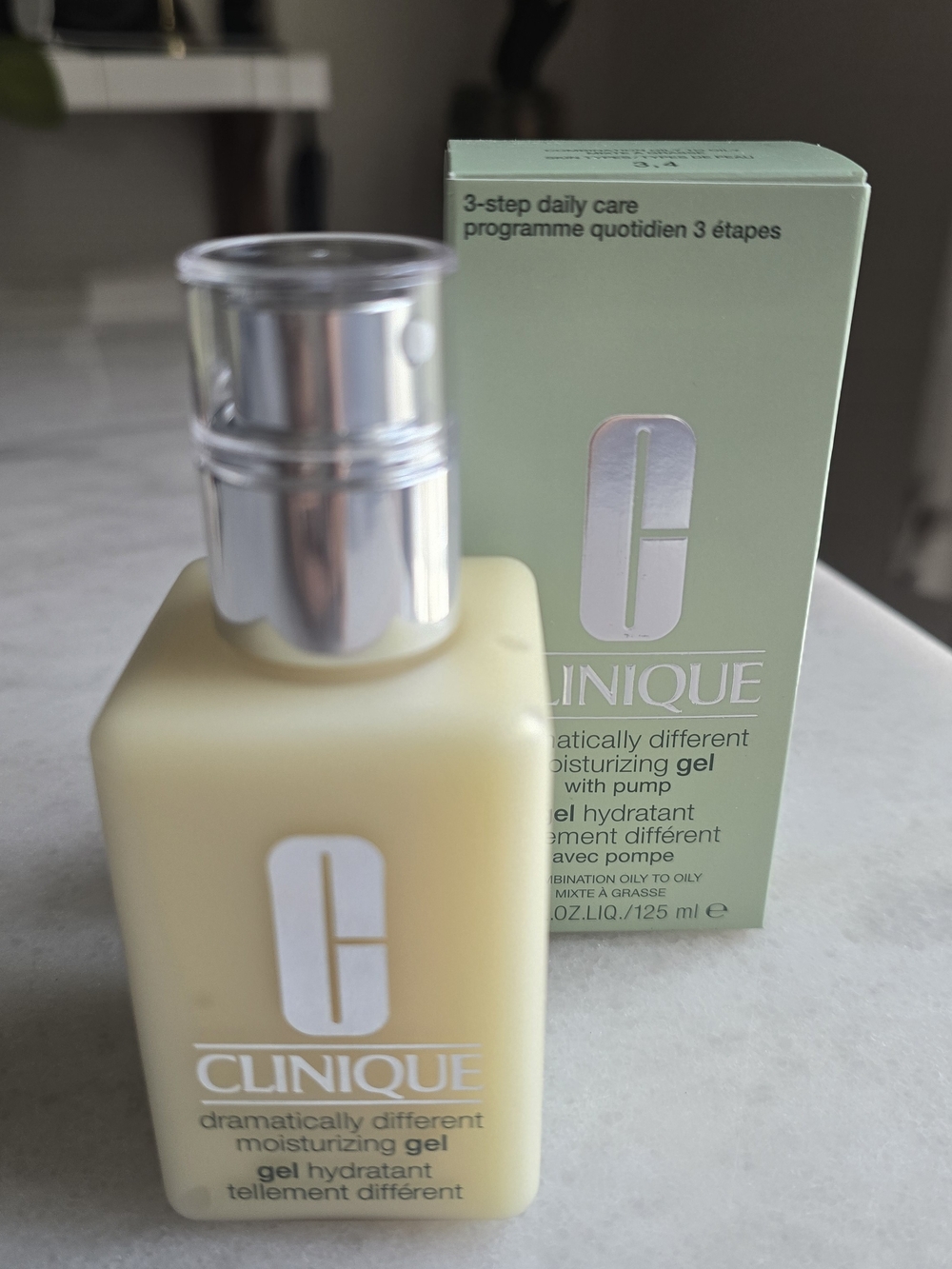 Clinique Dramatically Different Moisturizing Gel - Pale Yellow